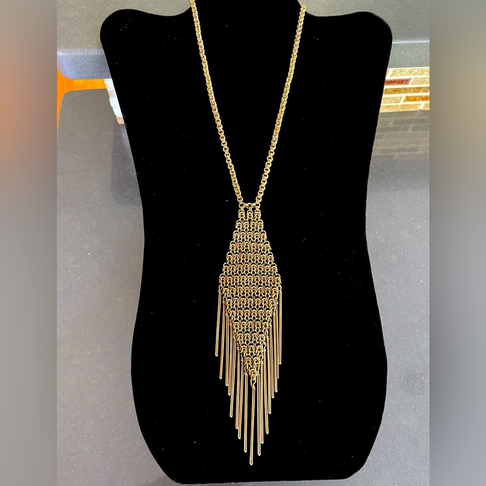 VINTAGE CHAINMAIL NECKLACE. Beautiful weight & movement.